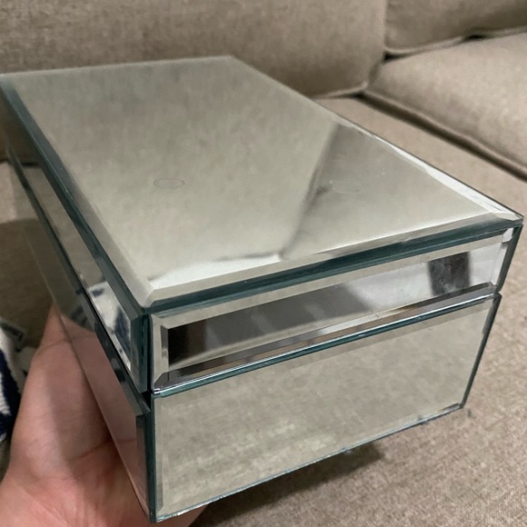 Jewelry box - Picture 3 of 3